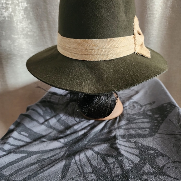 Hat - Picture 3 of 7